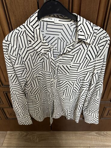 Köynək və bluzalar: 10 azn . Razmer S/M — 18