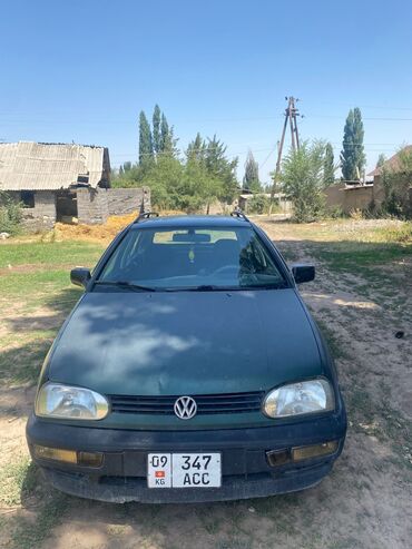 женил жук ташуучу унаа: Автомобиль Volkswagen Golf, универсал, зеленого цвета. Оснащен