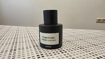 Tom Ford Ombré Leather Parfum — более глубокая, древесно-цветочная