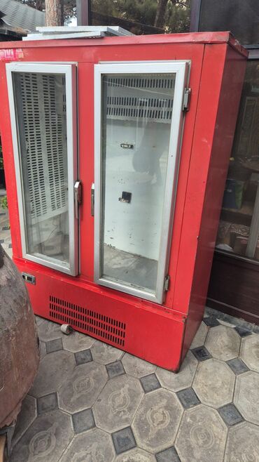 mini soyuduçu: Et vitrini 400 Azn. Ishlekdir. Unvan Sumqayit. Shirin x.9010