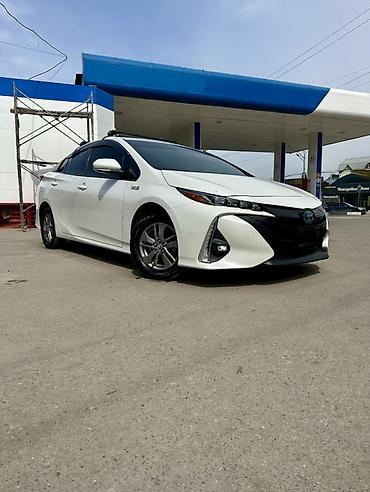 Toyota: Toyota Prius: 2017 г., 1.8 л, Вариатор, Гибрид, Хэтчбэк — 1