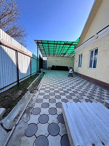 Продажа коттеджей и домов: Продаю дом 5 комнат, с ремонтом 100 кв. м, в центре г. Орловка. Уч — 2