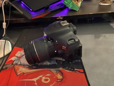 həşərat qovan aparat: Canon EOS 600D DSLR fotoaparat + dəyişdirilə bilən obyektiv - Korpus