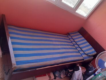 tek yataq mebeli: Б/у, Односпальная кровать, Без подьемного механизма, С матрасом, Без выдвижных ящиков