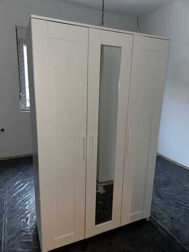 pecenjare od lima: Orman Ikea.
Dimenzije 190visinax117sirinax50 cm dubina