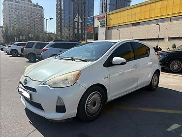 Toyota: Toyota Prius C: 2012 г., 1.5 л, Вариатор, Гибрид, Хэтчбэк — 2