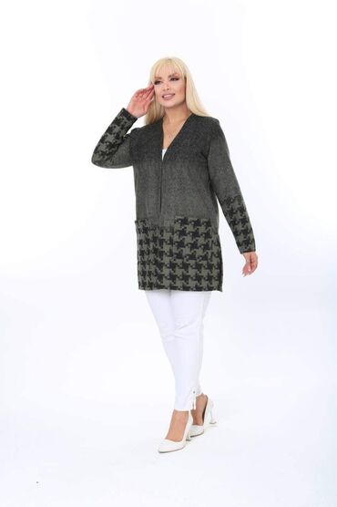 Kaputi: Kardigani Xl do 4xl
3200 — 13