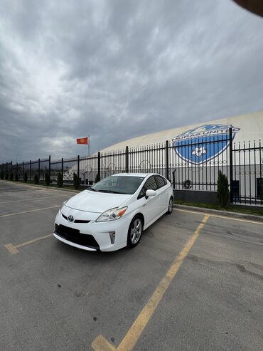 Toyota: Toyota Prius: 2015 г., 1.8 л, Автомат, Гибрид, Хэтчбэк