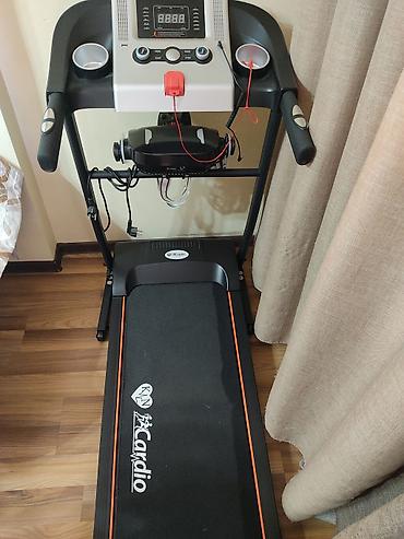 KN Cardio qaçış trenajoru - Elektrikli qaçış yolu, konsolda LED