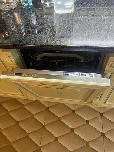 Встраиваемая посудомоечная машина Hotpoint-Ariston -