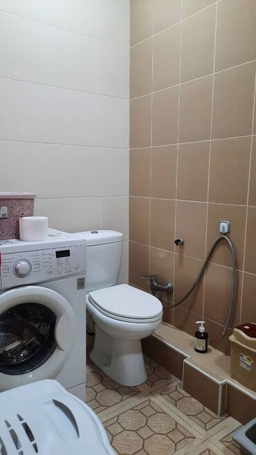 квартира жалал абад: Продаётся просторная 4-комнатная 📍Район: мкр Джал, ул. Бакаева/