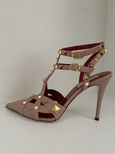 обу: Valentino Garavani Rockstud — культовая модель Элегантные босоножки — 8