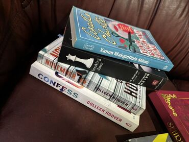 Kia: Kitab dəsti Məzmun: - Agatha Christie: “Xanım Makqintinin ölümü”