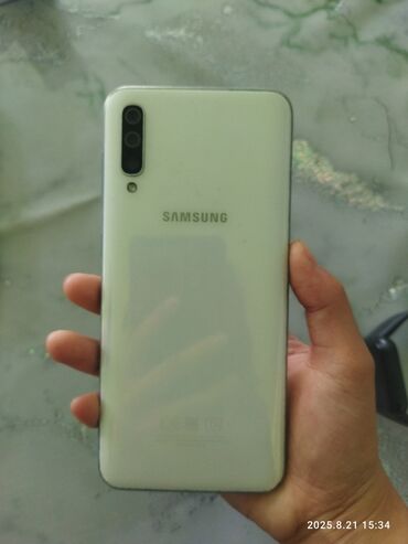 поко м5 с: Samsung Galaxy A50, Б/у, 64 ГБ, цвет - Белый, 2 SIM