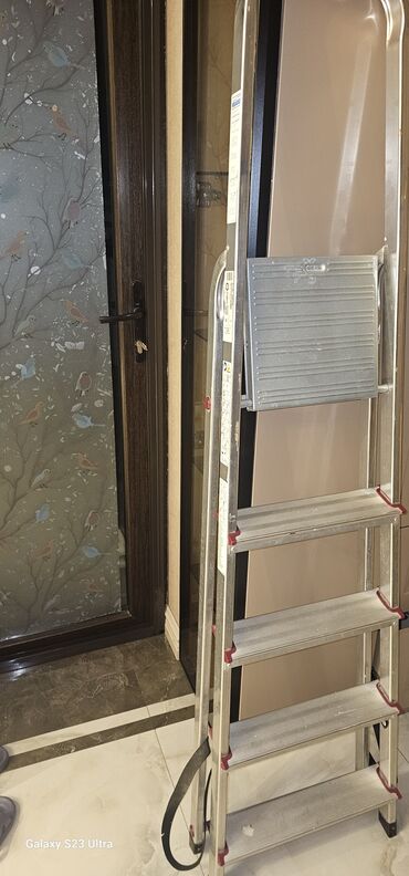 Maye divar kağızları: KRAUSE alüminium pilləkən, islek veziyyetde - Brend: KRAUSE