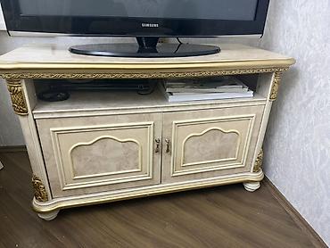 Klassik üslubda qonaq otağı mebel dəsti Tərkibi: - Aşınmaya davamlı