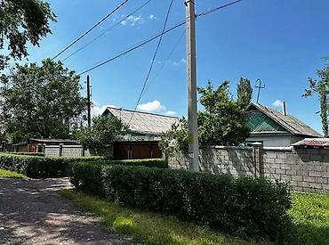 Продажа коттеджей и домов: Продаётся жилой дом с большим участком и хозпостройками. - — 1