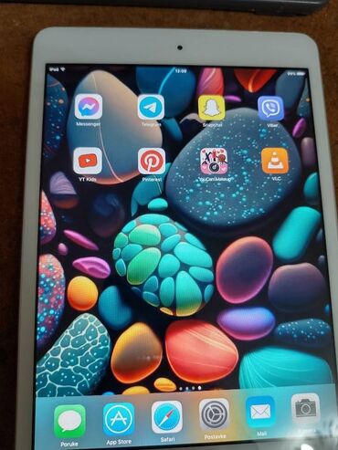 Tableti: APPLE iPad MINI = WiFi = iCloud FREE = 7.9 Baterija jako dobro drzi — 6