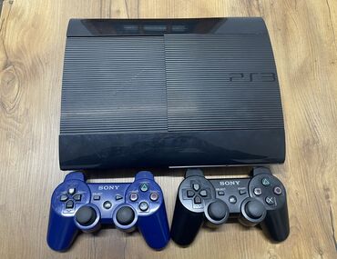 продам playstation 3: Продаю PS3 Super Slim 250GB. Прошитая, записано 25 игр, пес 13 с новым