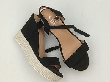 kapcie na koturnie ccc: Sandały damskie, rozmiar 40