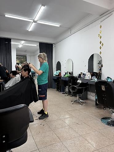 level up: Сдается парикмахерское кресло с зеркаломклиентская база и — 1