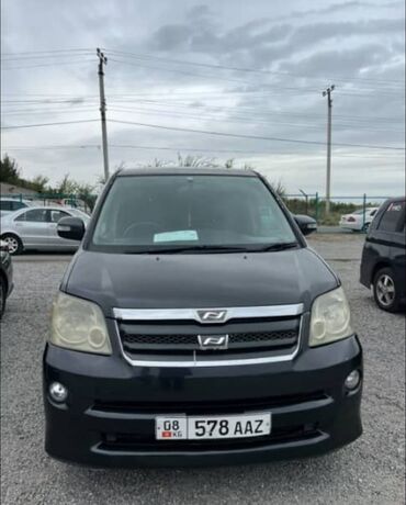 Toyota: Toyota Noah: 2004 г., 1.9 л, Автомат, Бензин, Минивэн