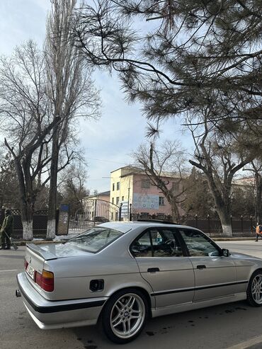 BMW: BMW 520: 1990 г., 2 л, Механика, Бензин, Седан