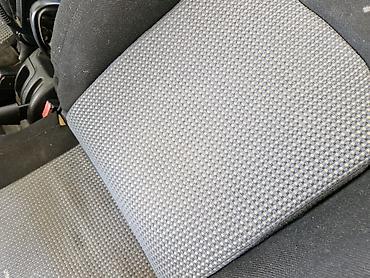 Peugeot: Peugeot 206, hečbek, srebrna boja. Karoserija i spoljašnost: - 5 — 12