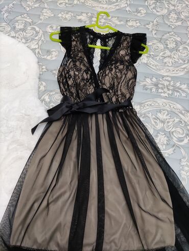 Mini φορεμα μπεζ με μαύρη δαντελα one size 🤍🤍(υπάρχουν και αλλα ρουχα