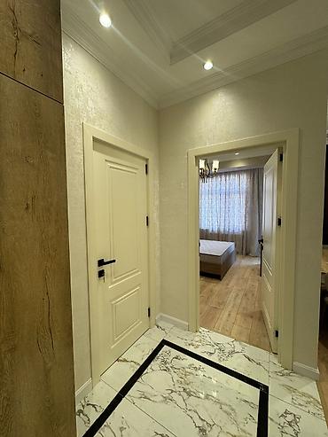 Uzunmüddətli kirayə mənzillər: Mərtəbə:6/14 Sahə:52 kv Otaq: 2 (düzəlmə) İnşaatçılar Metrosunun düz — 4