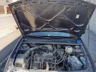 автомобиль вента: Volkswagen Vento: 1993 г., 1.8 л, Механика, Бензин, Седан