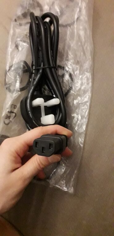 Noutbuklar üçün adapterlər: Kompüter bi̇rləşdi̇ri̇ci̇ kabellər 12 dənə var. Bi̇ri̇ 3 manata — 6