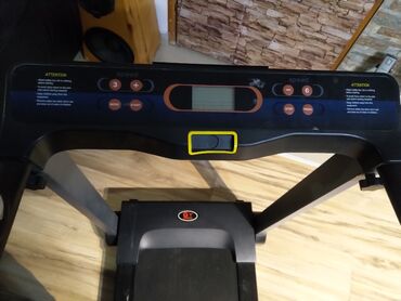 Trake za trčanje: Traka za trčanje (električna) - Kompaktna kućna traka sa LCD — 7