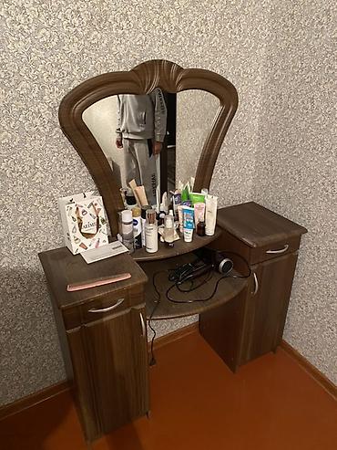 Спальные гарнитуры: Продаю срочно комлект
Торг есть 
Самовызов — 4