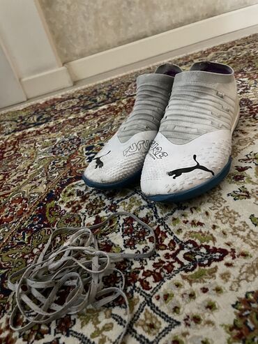 обувь больших размеров бишкек: Белые сороконожки Puma Future 42-43 размеро были исползаны 5-6