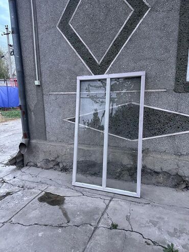 трансбой для дома: Это окно представляет собой двухсекционную конструкцию, выполненную из