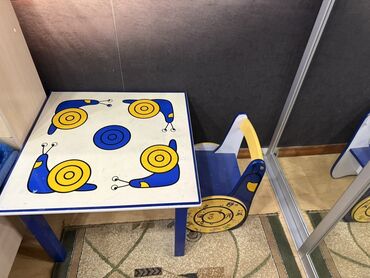 детский стульчик и стол: Балдар үчүн үстөл жана отургуч комплекти