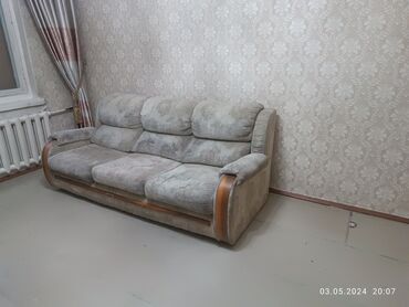 Другая мебель: Продаю диван 8000, кровать 2 шт 4000, шифонер 8000, стол 500, кухонный