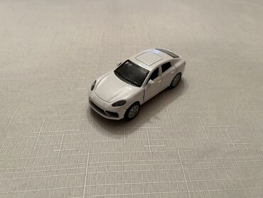Oyuncaqlar: Təcili Satılır. Endirim Var. Tesla modelka satılır.Ağ,qara rəngi