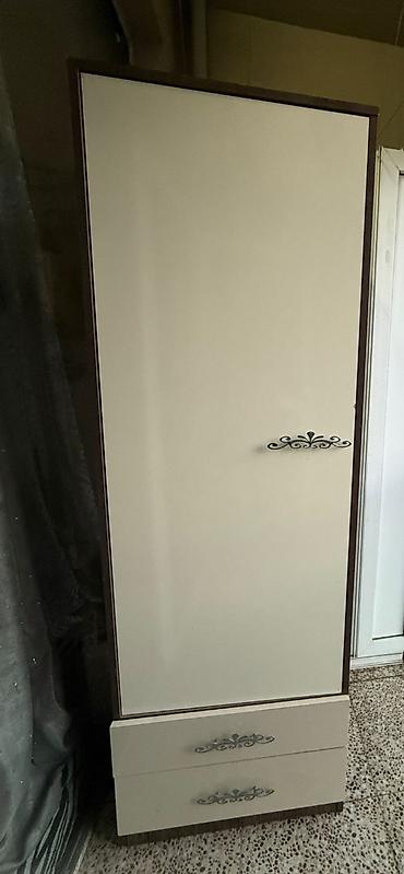 siyirmeli: Ağ rəngli iki qapılı paltar dolabı - Minimalist dizayn, ağ korpus və — 5