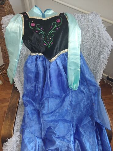 117 oglasa | lalafo.rs: Disney Frozen haljina Ana 158 cm
Disney store haljina!