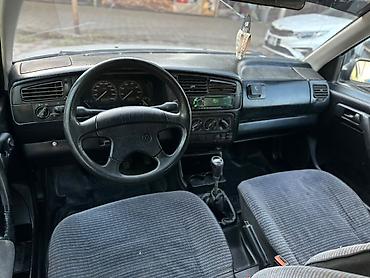 колф 3: Volkswagen Golf: 1993 г., 1.6 л, Механика, Бензин, Хэтчбэк — 5