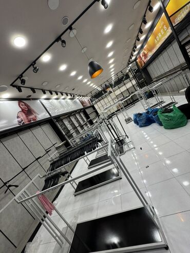 Stend vitrinləri: Mağaza avadanlığı – metal geyim asqıları və vitrinalar - Müxtəlif — 5