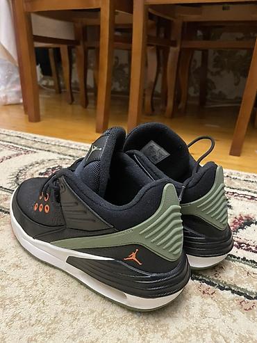air jordan 4: Jordan kişi idman ayaqqabısı.İki dəfə geyilib,etiket və işləmələrdən — 2