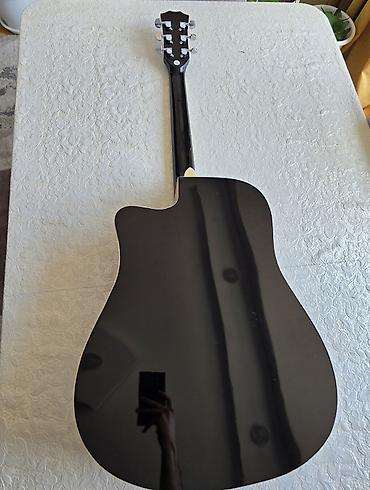 Akustik gitaralar: QTE elektro -akustik gitara Gitara bir neçə aydır ki, məndədir. QTE — 9