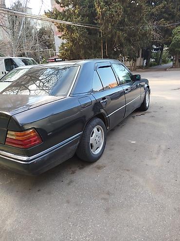 e 39: Mercedes-Benz E 220: 2.2 l | 1995 il Sedan — 3