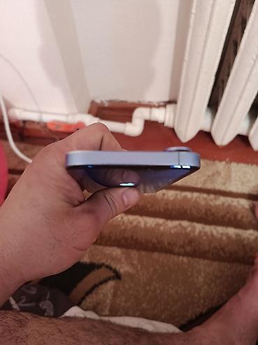 Apple iPhone: IPhone 16 — 11