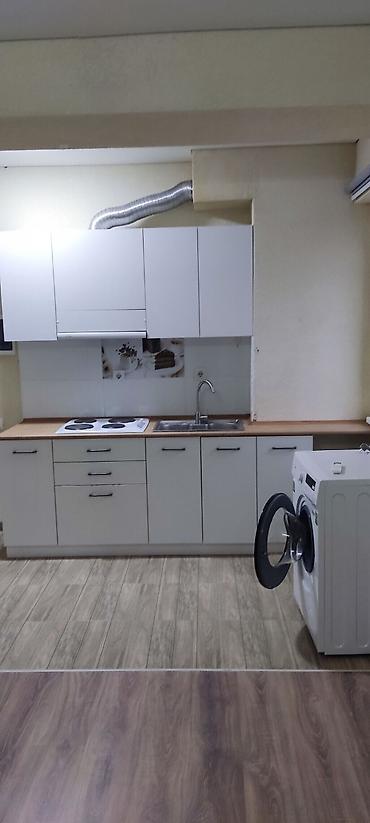 studio apartment: Ахунбаева Садырбаева Сдается студия Этаж: 2 из 3 С евроремонтом С — 3