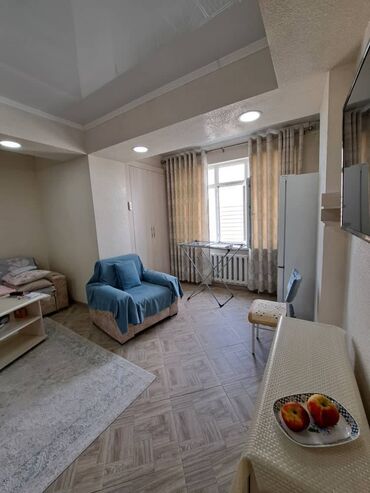 жал квартиру: 3 комнаты, 67 м², 10 этаж