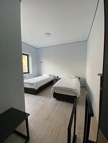 Продажа коттеджей и домов: 🏡 ҮЙ САТЫЛАТ 📍 Дареги: Манас шаары, Курманбек Аянты: 6 сотых Бөлмө — 14